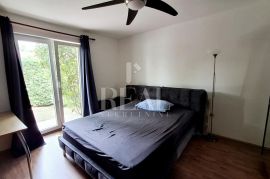 Valtura,kuća 150m2 sa dva stana, pogled na more !, Ližnjan, House