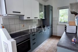 Valtura,kuća 150m2 sa dva stana, pogled na more !, Ližnjan, House