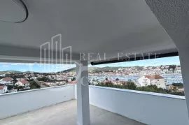 Prodaja, Murter, penthouse 262,5m2 sa 2 PM i spremištem, Tisno, Appartement