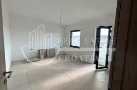 Prodaja, Murter, penthouse 262,5m2 sa 2 PM i spremištem, Tisno, Appartement