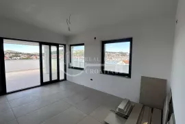 Prodaja, Murter, penthouse 262,5m2 sa 2 PM i spremištem, Tisno, Appartement