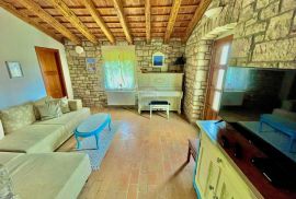 Istra - Kanfanar - kamena villa s bazenom na osami 214m2, Kanfanar, Дом