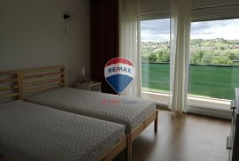 RENOVIRANA KUĆA 258m2, HUM ZABOČKI, BLIZINA CENTRA ZABOKA, Zabok, Casa