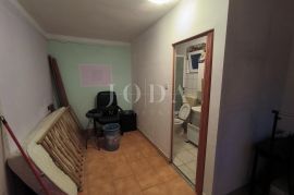 Stan na Vojaku sa dvorištem i parkingom, 3s +db, Rijeka, Appartement