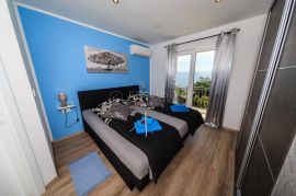 OPATIJSKA RIVIJERA KUĆA S BAZENOM 150m OD MORA !!, Opatija - Okolica, Maison