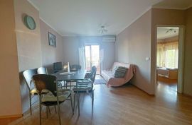 Apartman u centru Premanture 800m od mora, Medulin, Kвартира