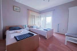 Apartman u centru Premanture 800m od mora, Medulin, Kвартира