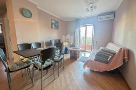 Apartman u centru Premanture 800m od mora, Medulin, Kвартира