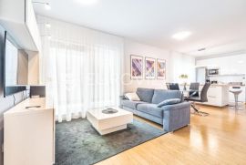 Zagreb, Trešnjevka, prostrani trosobni stan s balkonom, NKP 70 m2 + VPM, Zagreb, Flat