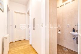 Zagreb, Vrbani prekrasan trosoban stan 72m2, Zagreb, Appartment