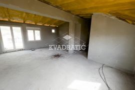 Cvetkova Pijaca, 125m2, Uknjižen 3.5 Duplex, Zvezdara, Appartment