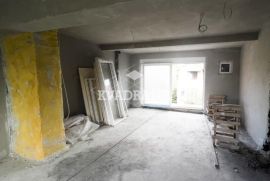 Cvetkova Pijaca, 125m2, Uknjižen 3.5 Duplex, Zvezdara, Appartment