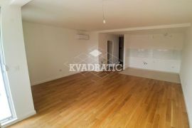 Lux Stan Vukov Spomenik, 4.0, Cg, 107m2, Bez provizije, Zvezdara, Appartment