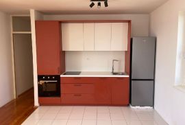 Crikvenica- novouređeni stan, Crikvenica, Appartment