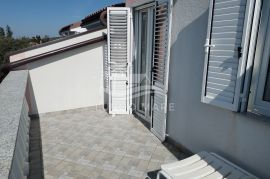 Jadranovo, kuća sa tri apartmana, Crikvenica, Famiglia