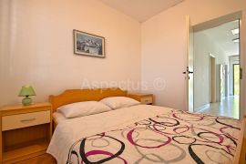 Apartmanska kuća, 12 apartmana,blizina plaže, Umag, Umag, Casa