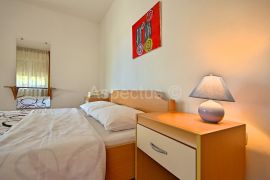 Apartmanska kuća, 12 apartmana,blizina plaže, Umag, Umag, Casa