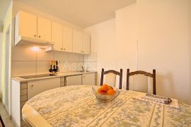 Apartmanska kuća, 12 apartmana,blizina plaže, Umag, Umag, Casa