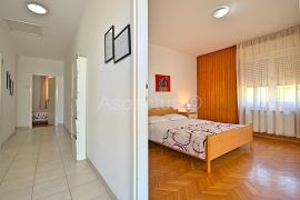 Apartmanska kuća, 12 apartmana,blizina plaže, Umag, Umag, Casa