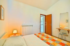 Apartmanska kuća, 12 apartmana,blizina plaže, Umag, Umag, Casa