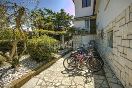 Apartmanska kuća, 12 apartmana,blizina plaže, Umag, Umag, Casa