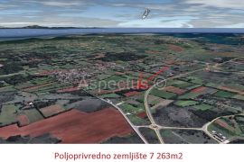 Poljoprivredno zemljište 7 263m2, Pula, Ližnjan, Земля