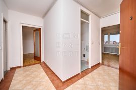 Špansko, ŠPANSKO-trosoban stan, 4. kat, 72 m2, Zagreb, Appartement