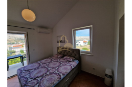 2 apartmana s pogledom na Paški zaljev, 81m2, Pag, Appartement