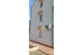 2 apartmana s pogledom na Paški zaljev, 81m2, Pag, Appartement