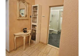 Apartmanska vila s potencijalom, Seget Vranjica, Seget, Σπίτι