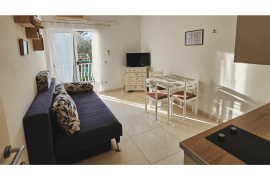 Apartmanska vila s potencijalom, Seget Vranjica, Seget, Σπίτι