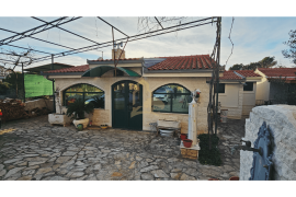 Apartmanska vila s potencijalom, Seget Vranjica, Seget, Σπίτι