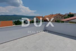 OTOK KRK- Grad Krk, okolica, stan 84,07 m2 sa prekrasnim pogledom, tri terase, parkirnim mjestom, na lijepoj lokaciji, prilika!, Krk, Flat