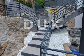 OTOK KRK- Grad Krk, okolica, stan 84,07 m2 sa prekrasnim pogledom, tri terase, parkirnim mjestom, na lijepoj lokaciji, prilika!, Krk, Flat