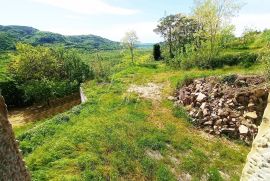 Kamena kuća sa započetom adaptacijom, Motovun, Kuća