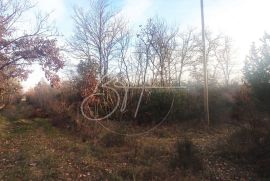 Poljoprivredno zemljište na rubu urbanizacije, Marčana, Γη