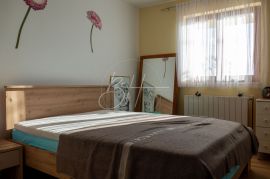 Kuća s 4 apartmana, garažom i velikim maslinikom, Vodnjan, Haus