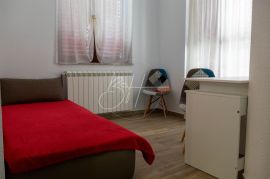 Kuća s 4 apartmana, garažom i velikim maslinikom, Vodnjan, Haus