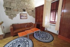 Dugoročan najam - dvosoban stan 90 m2 - Centar,Pula, Pula, Appartement