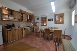 Dugoročan najam - dvosoban stan 90 m2 - Centar,Pula, Pula, Appartement