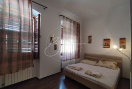 Dvosoban stan u centru Pule, 90 m2, Pula, Apartamento