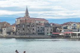 VRHUNSKA LOKACIJA! Predivna samostojeća kuća - prvi red do mora!, Umag, Kuća