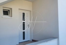 Trosoban stan 106 m2 u privatnoj kući s bazenom, Medulin, Flat