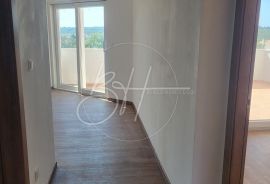 Trosoban stan 106 m2 u privatnoj kući s bazenom, Medulin, Daire