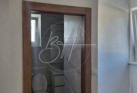 Tri stana u privatnoj kući s bazenom, Medulin, Appartement