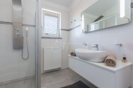 Moderan dvosobni penthouse, 500 m od mora, Medulin, Wohnung