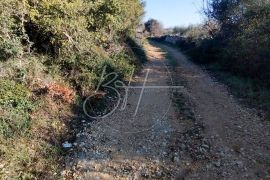 Poljoprivredno zemljište u blizini industrijske zone, Vodnjan, Arazi