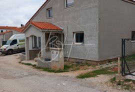 Samostojeća kuća Šikići PRILIKA!!!, Pula, Maison