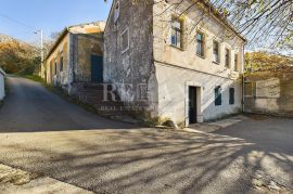 Grižane - kamena kuća za renovaciju, Vinodolska Općina, House