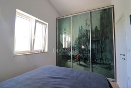 Posebna prilika u Rovinju! Stan s blizu mora s pogledom, Rovinj, Apartamento